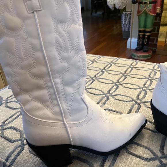 White Princess Polly Cowboy Boots - Picture 2 of 4